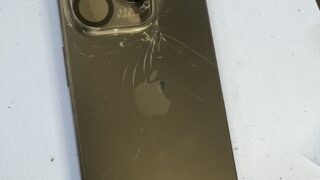 【10月11日】iPhone15Proバックパネル【アイリペア 七光台店】