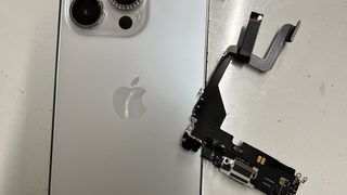【10月6日】iPhone 14 Proの充電ができない…そんなトラブルもお任せください！【アイリペア　七光台店】